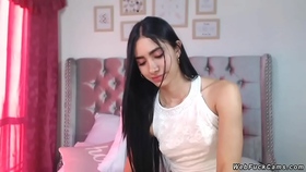 Beautiful Latina teen camgirl masturbate